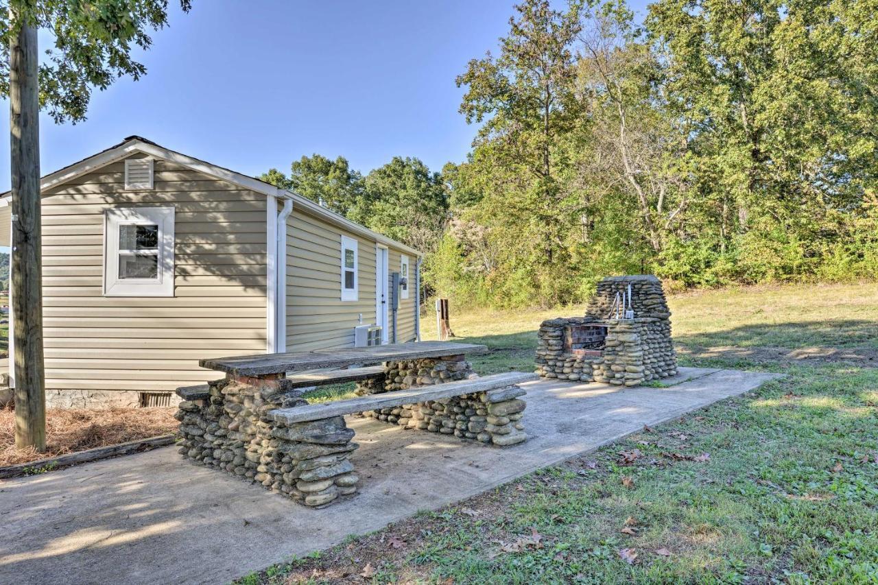Blue Ridge Mtns Cottage With Porch, Fire Pit And Grill Lenoir Exterior photo