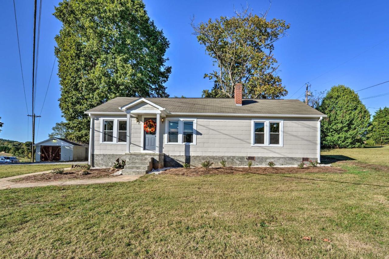 Blue Ridge Mtns Cottage With Porch, Fire Pit And Grill Lenoir Exterior photo